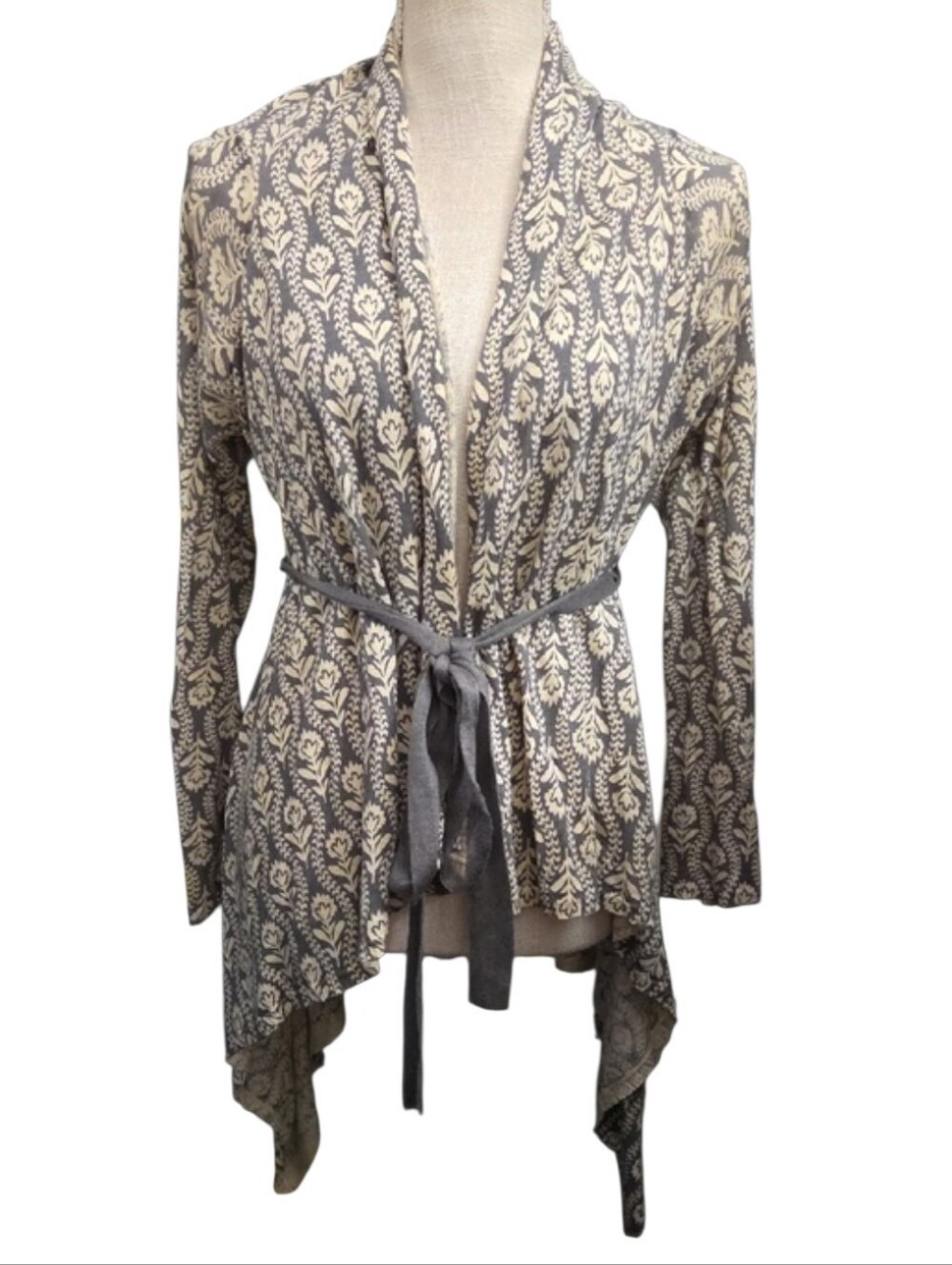 Field Flower Women's Cream & Gray Patterned Open Front Tie-Waist Cardigan